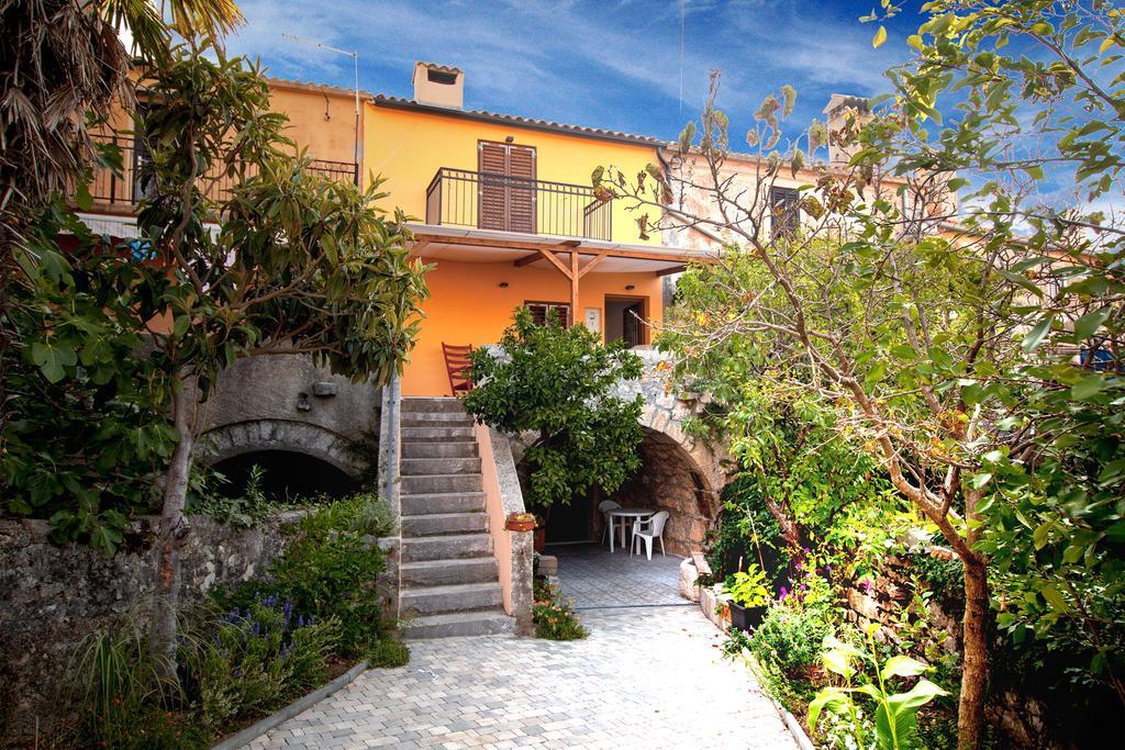 Holiday Home Kuca Na Moru Kornic Bagian luar foto